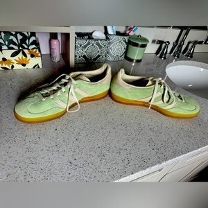 Gazelle Adidas woman size 9